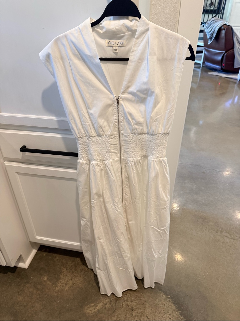 Frame Denim White Sleeveless Zip-Front Smocked Waist Midi Dress by She +Sky